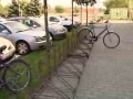 Biciklitrolk az iskolknl