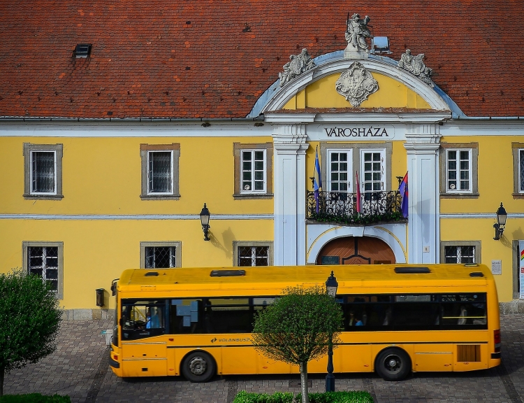 Elsejétõl életbe lép  a tanévre érvényes buszmenetrend