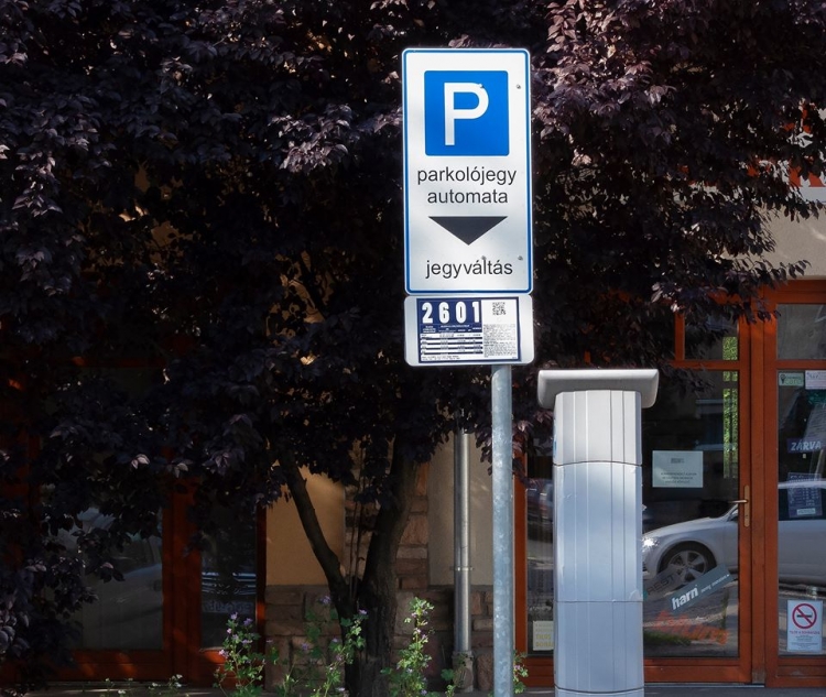 Szerdán visszatér a fizetõs parkolás