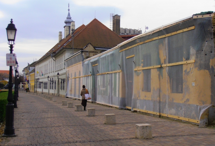 Elõrelépés a fõtéri „pengefal” ügyében